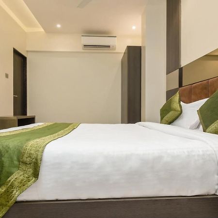 Hotel Oyster Suite Andheri West Βομβάη Εξωτερικό φωτογραφία