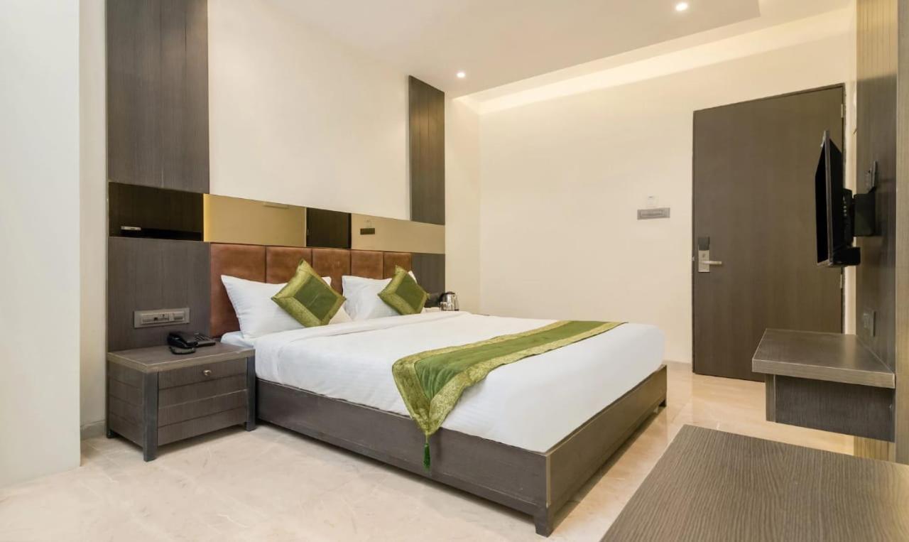 Hotel Oyster Suite Andheri West Βομβάη Εξωτερικό φωτογραφία