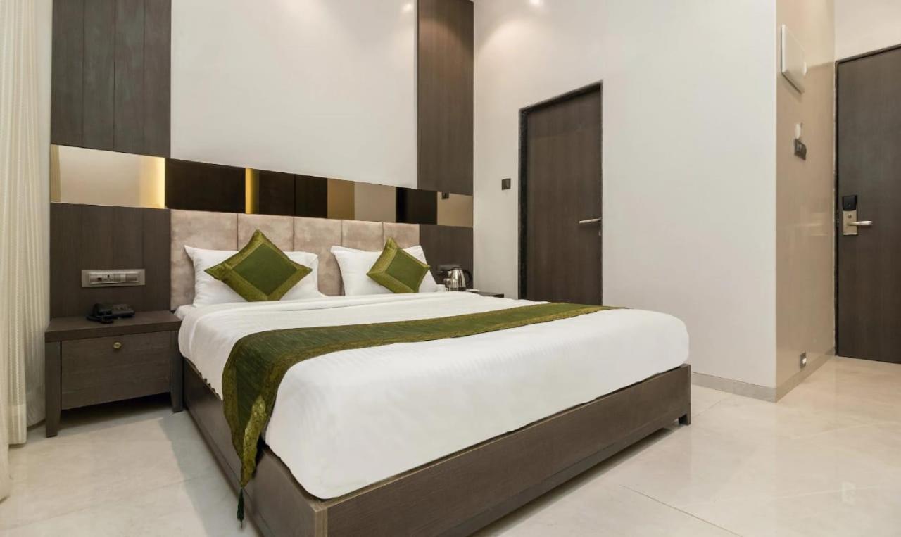 Hotel Oyster Suite Andheri West Βομβάη Εξωτερικό φωτογραφία